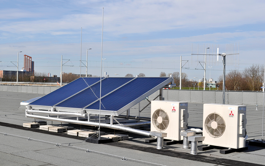 THERMAL SOLAR SYSTEM ON THE ROOF OF A TRAM DEPOT IN ROTTERDAM (RET)